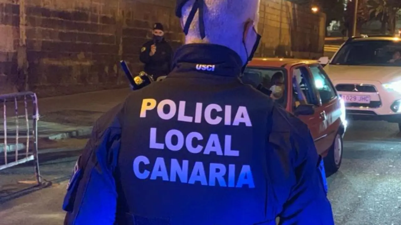 La Policía Local de Arrecife en un control