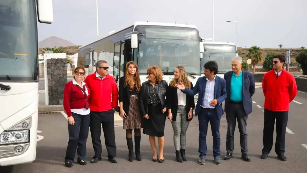 Presentación de tres nuevas guaguas