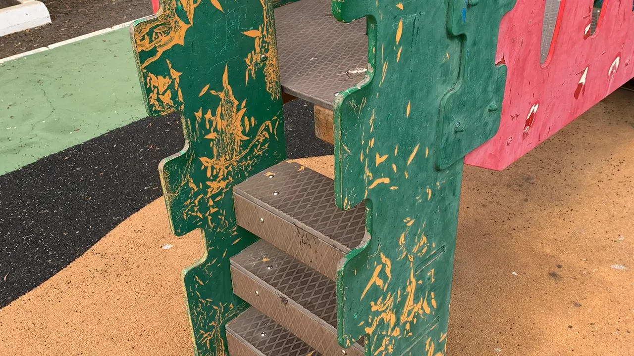 Parque Infantil en mal estado en San Bartolomé