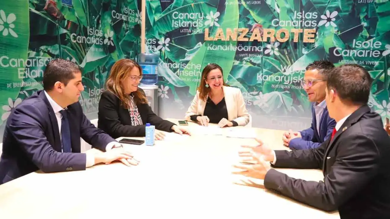 Fitur 2023-Reuni&oacute;n Menorca y Lanzarote