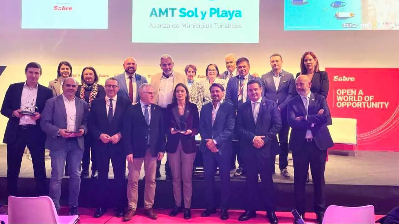 Reunión de Yaiza con la ministra Reyes Maroto en Fitur