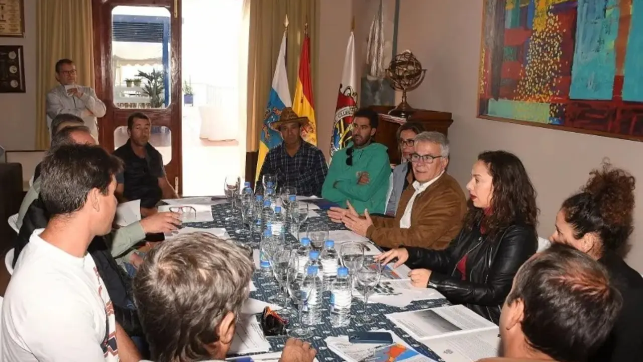Reunión sobre acuicultura en el Real Club Náutico de Arrecife