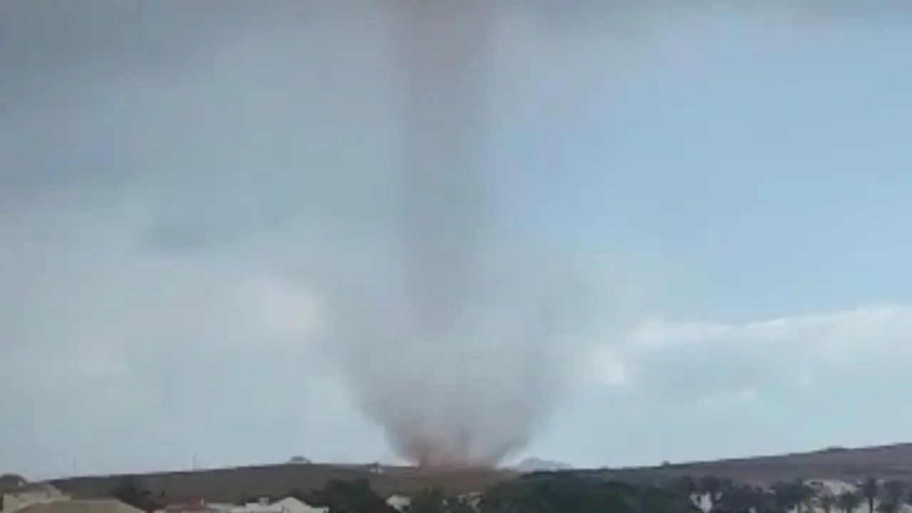 Formación de un enorme remolino de viento