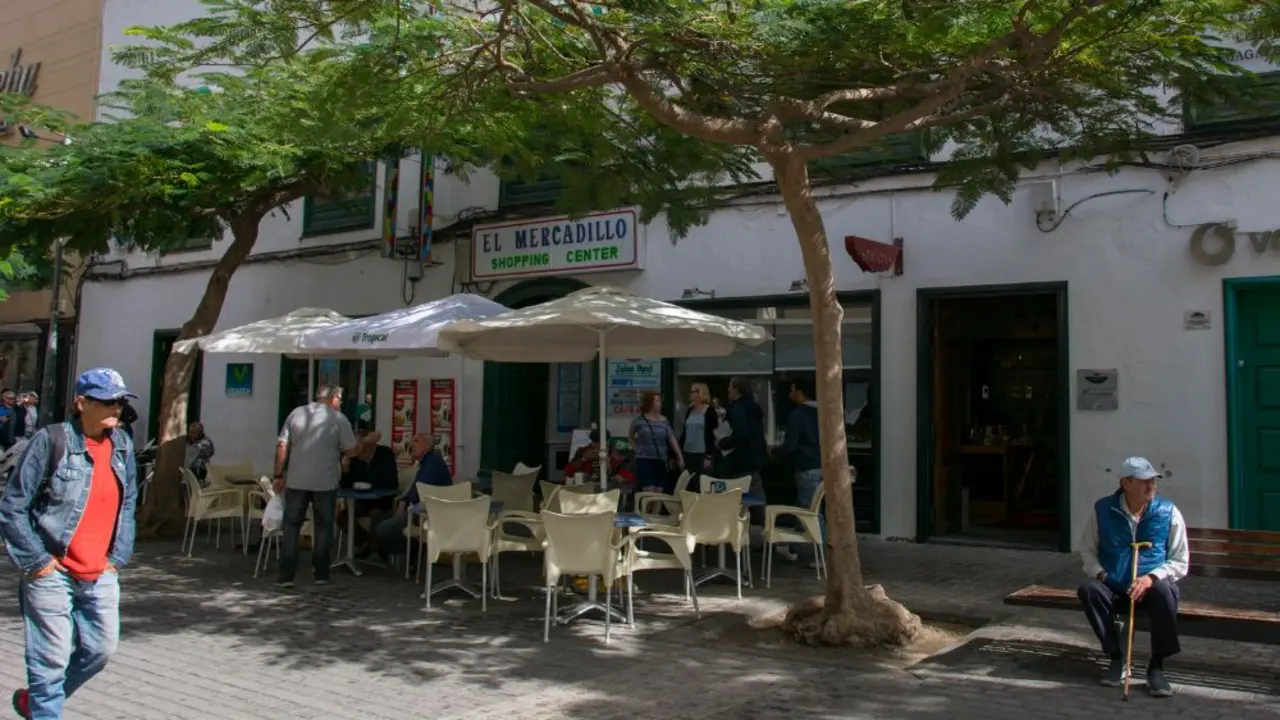 Edificiio de El Mercadillo en la Calle Real