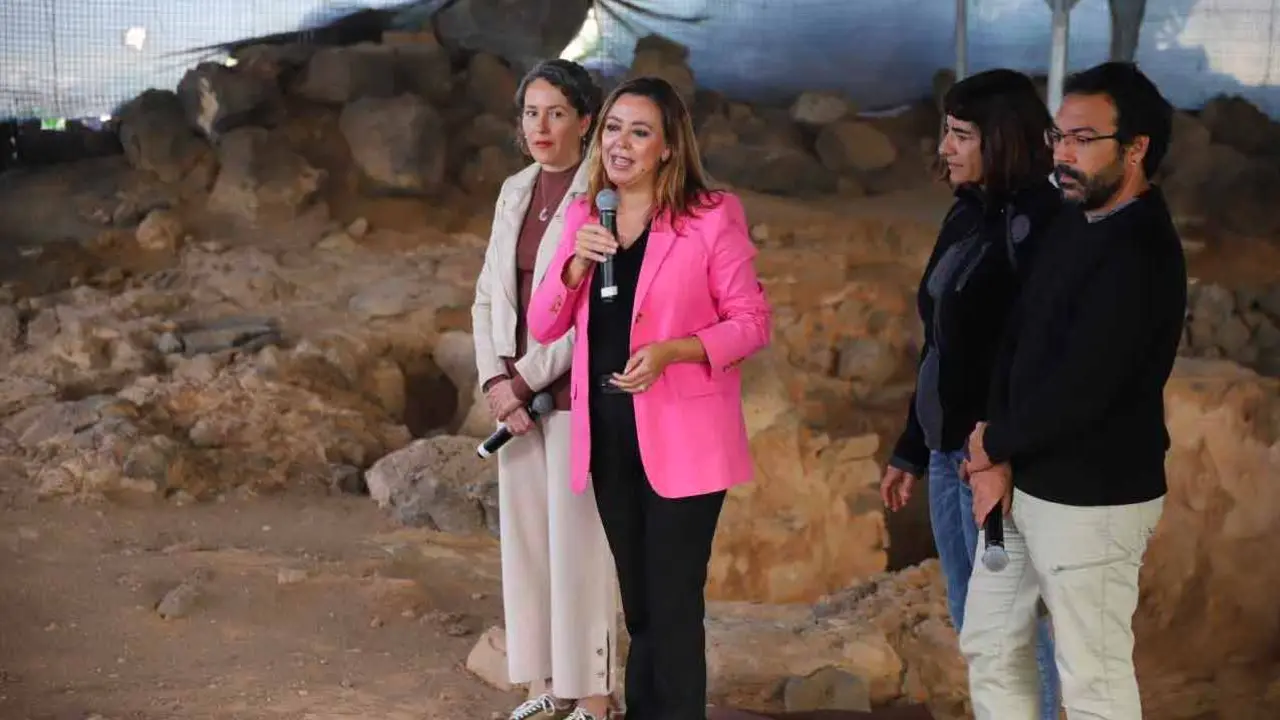 Presidenta Mar&iacute;a Dolores Corujo y consejera Ariagona Gonz&aacute;lez