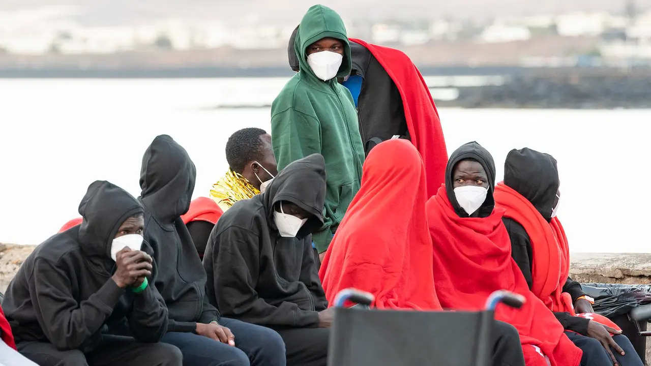 Patera llegada el 8 de febrero de 2023 a Lanzarote. Foto: EFE