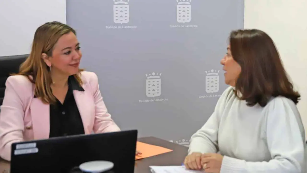 Presidenta Dolores Corujo y consejera Isabel Mart&iacute;n&nbsp;