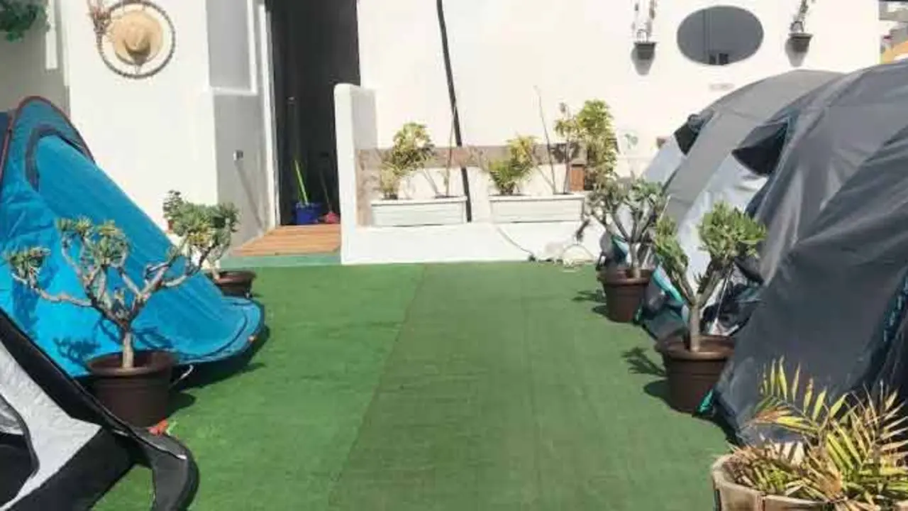 Tiendas de campa&ntilde;a para alquilar en Arrecife. Foto publicada en La Voz de Lanzarote