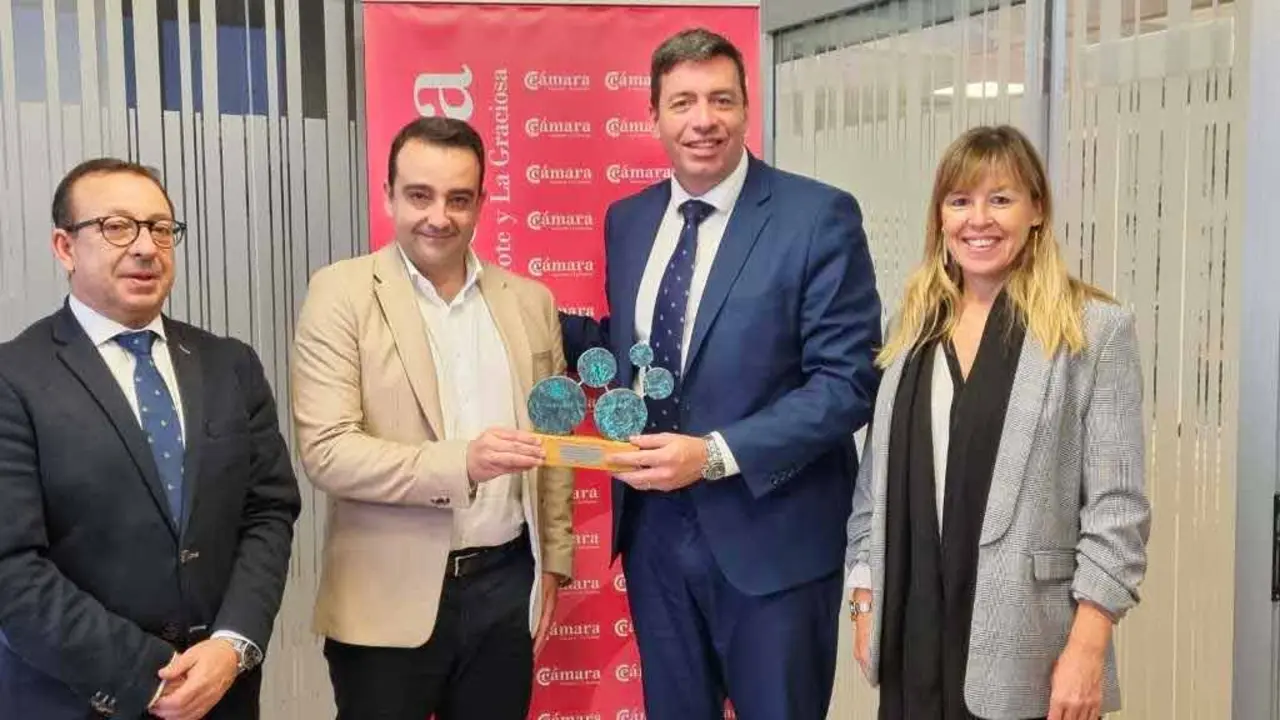 La Cátedra Cajasiete-ULL de Big Data, Open Data y Blockchain entrega un reconocimiento a la Cámara de Comercio