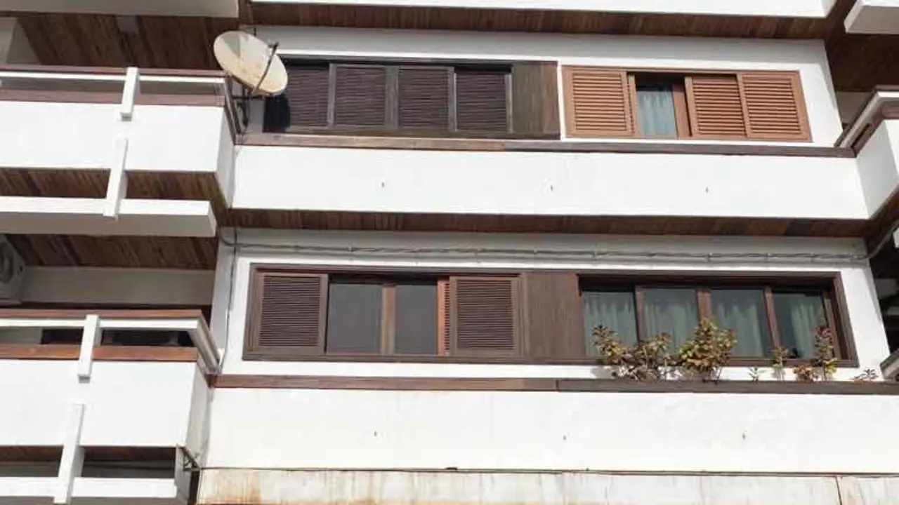 Edificio donde encontraron a la persona fallecida