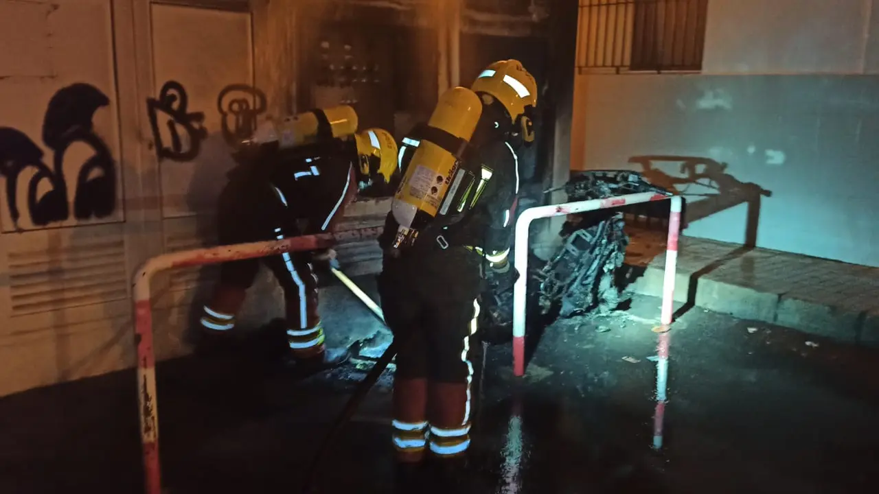 Incendio de una moto en Arrecife