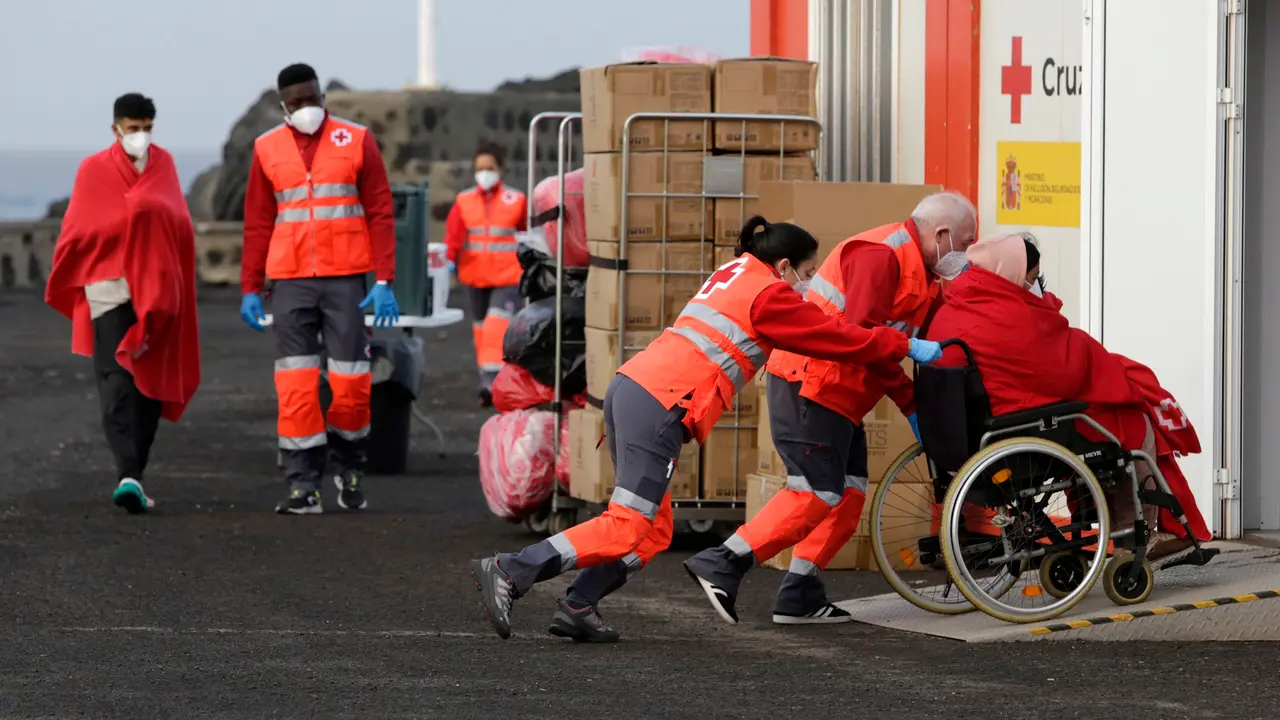 Contenedor de Cruz Roja en el Puerto de Los M&aacute;rmoles. Imagen de archivo.