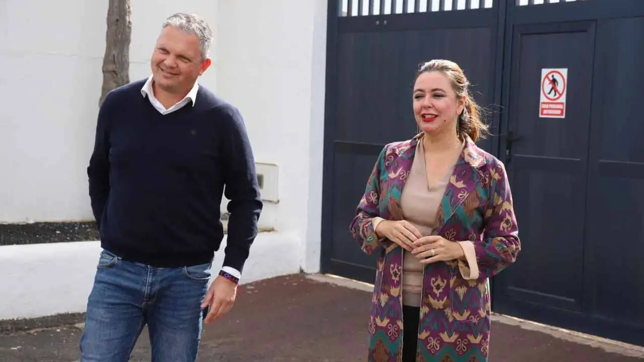 Presidenta Mar&iacute;a Dolores Corujo y consejero Alfredo Mendoza