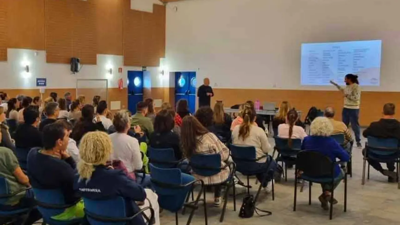 Profesionales sanitarios se forman en lenguaje de signos