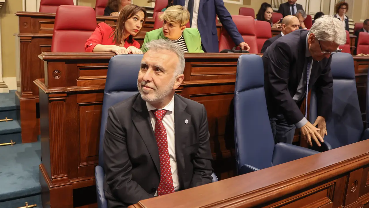 Ángel Víctor Torres en el Parlamento