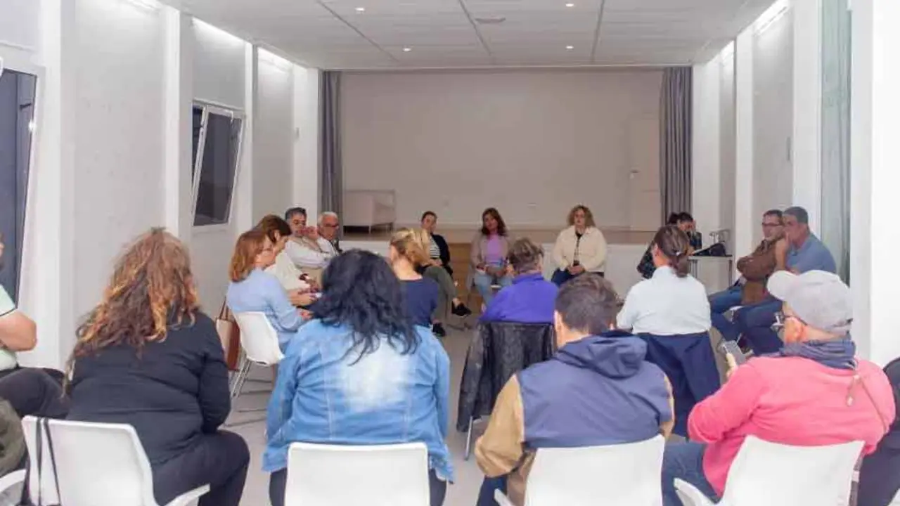 Reunión Ayuntamiento y vecinos de Costa Teguise