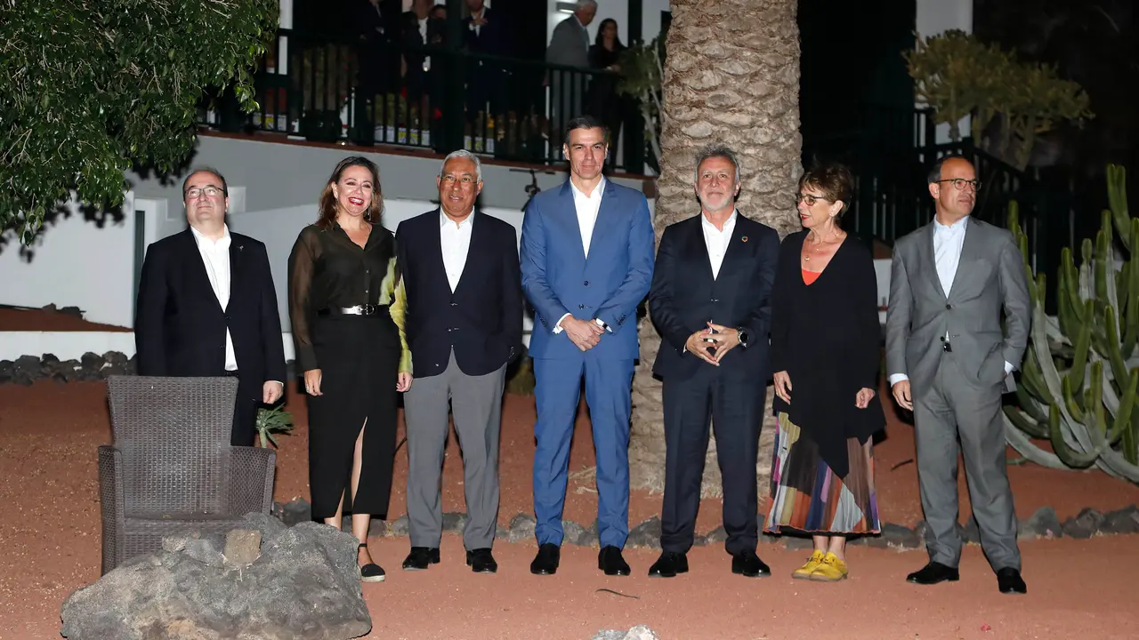 Posado oficial de los dirigentes de España y Portugal a su llegada a A Casa (FOTO: José Luis Carrasco)