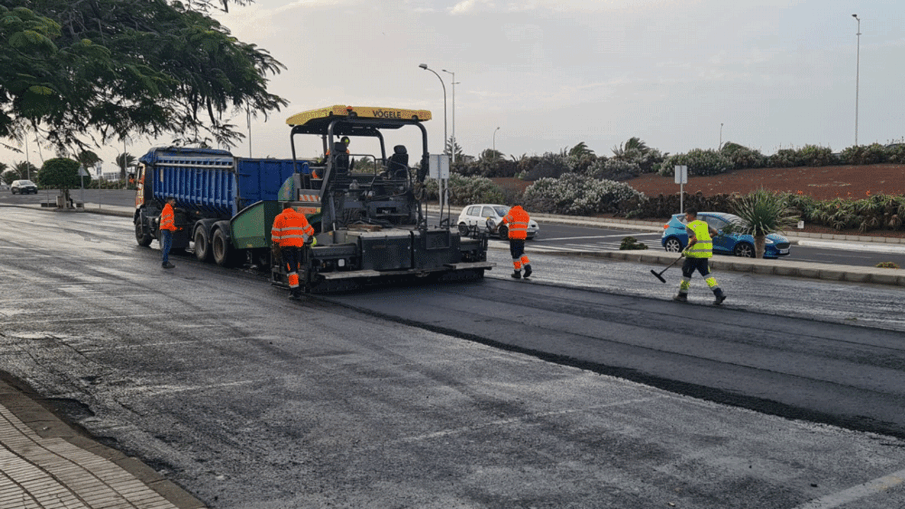 Reasfaltado de la zona industrial de Playa Honda