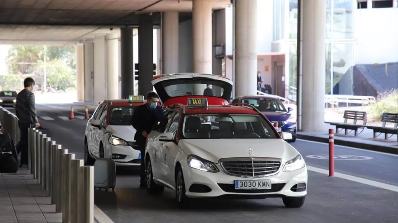 Taxi en el aeropuerto.