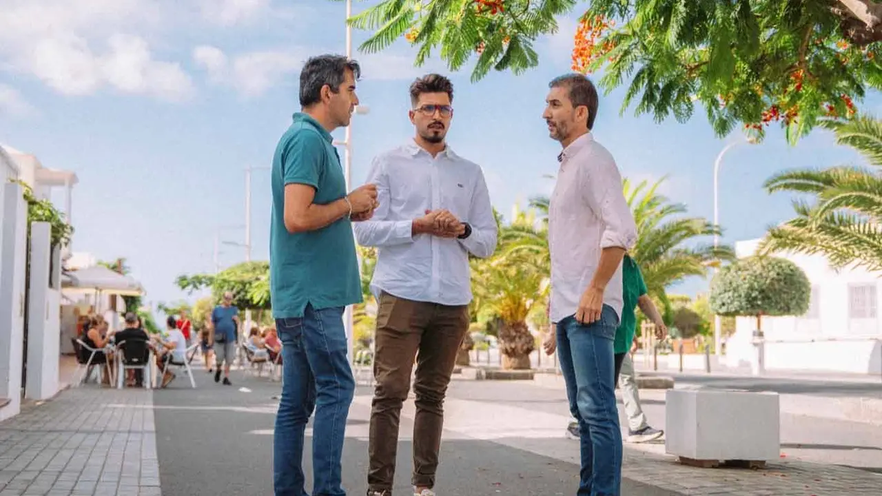 <p>Candidato a la Alcaldía, Jeziel Martín, junto a los concejales del PP, Lorenzo Reyes y Sergio Tejera.&nbsp;</p>
