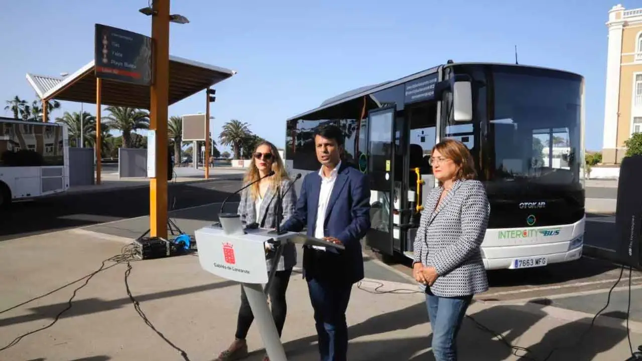 Presentaci&oacute;n de nuevas guaguas