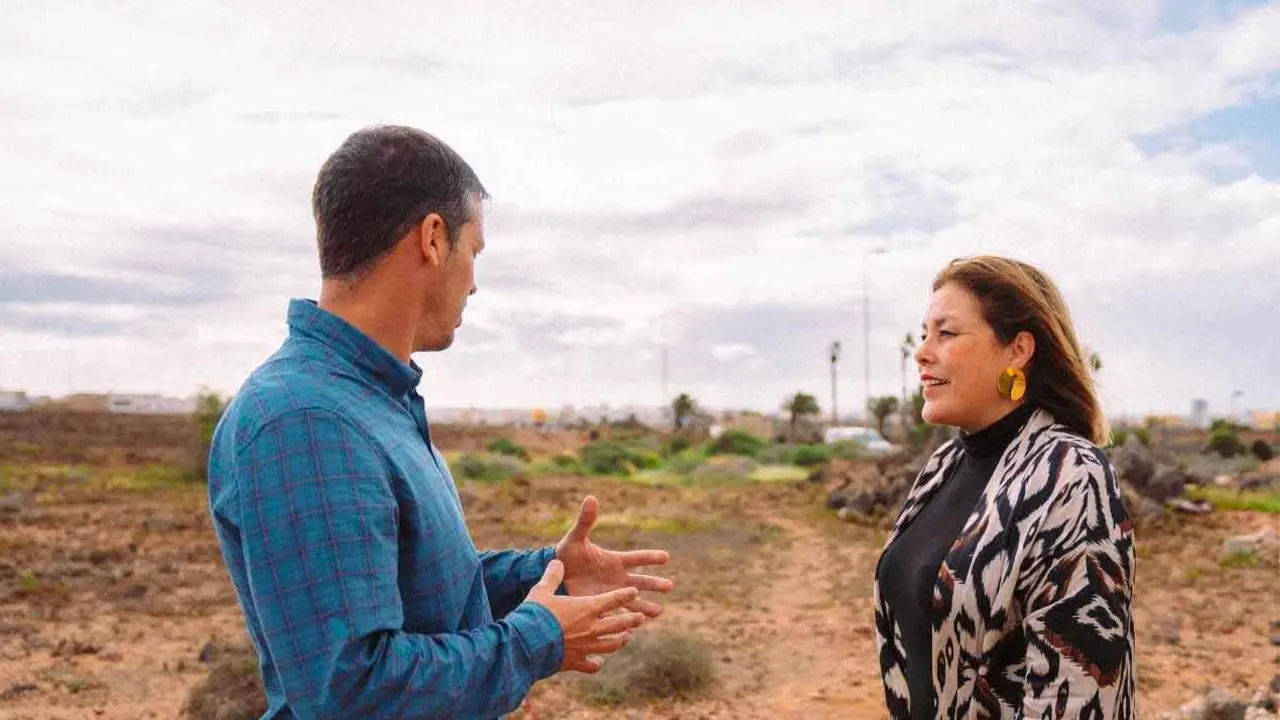 <p>Alcaldesa Astrid Pérez y el concejal Eduarno Placeres</p>
