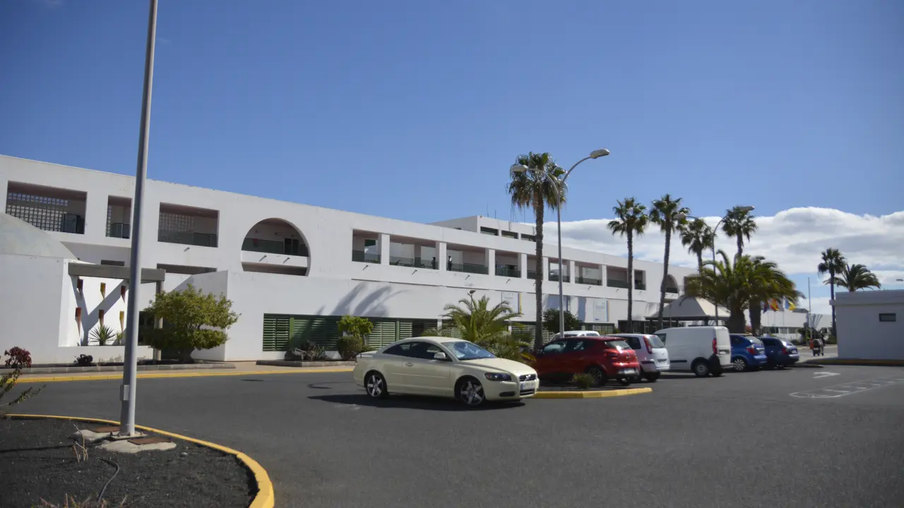 Exteriores del Hospital Universitario Dr. José Molina Orosa