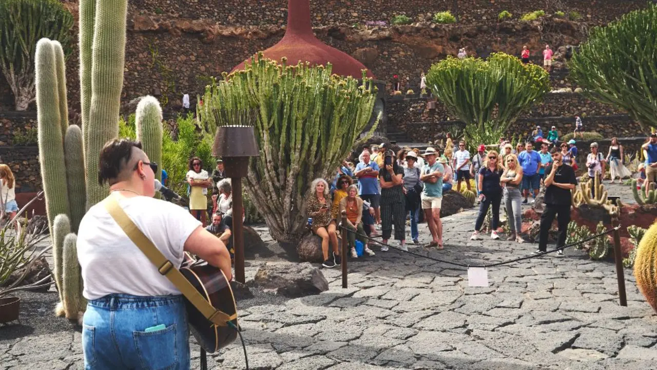 <p>Etel Santos en el Jardín de Cactus</p>
