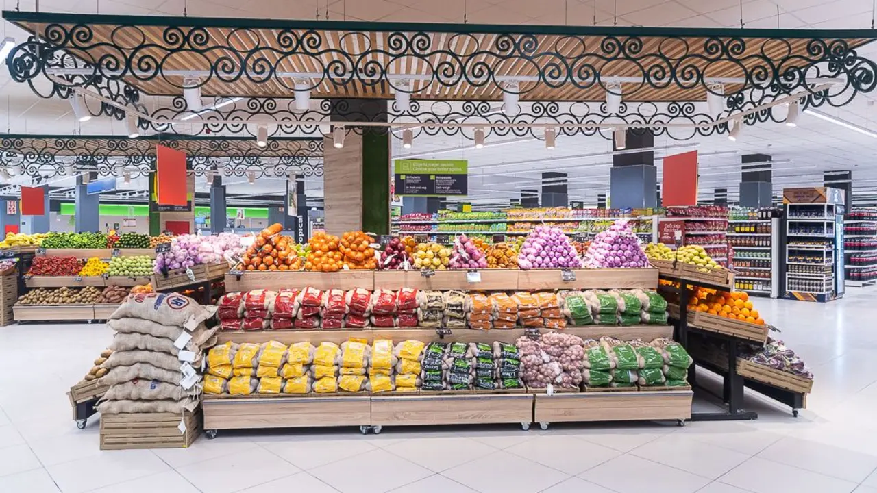 Interior en una de las tiendas de Hiperdino