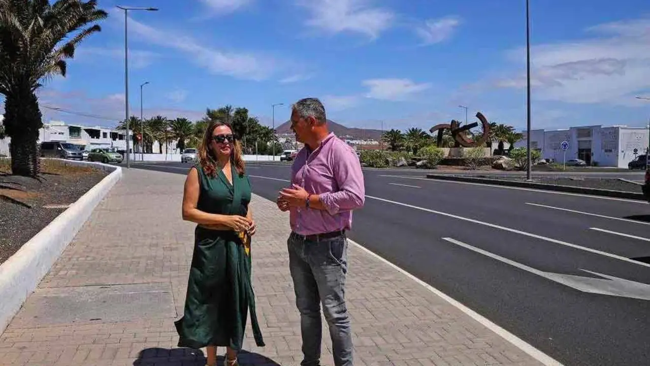 Visita de la presidenta y el consejero a la glorieta de la calle León y Castillo