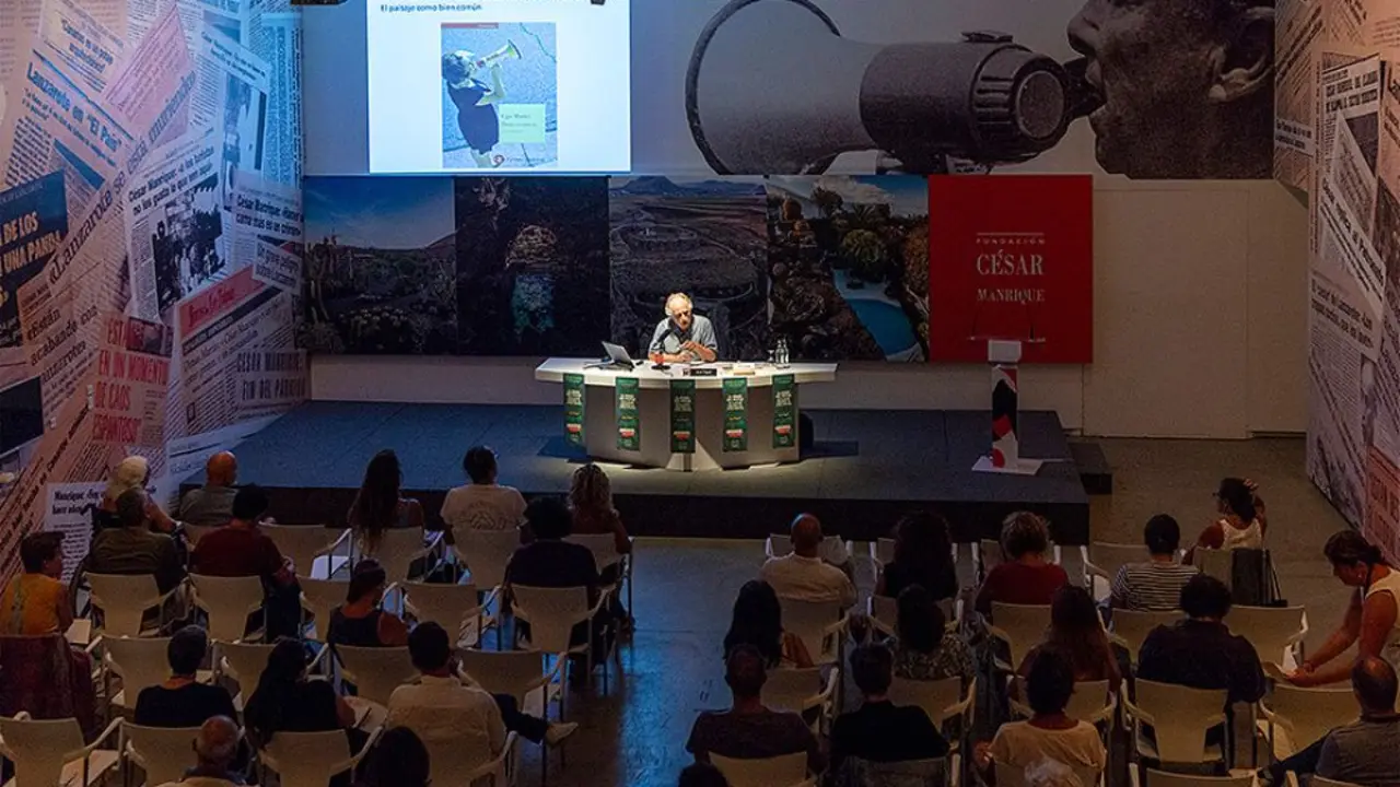 Una conferencia en la sala Saramago de la FCM