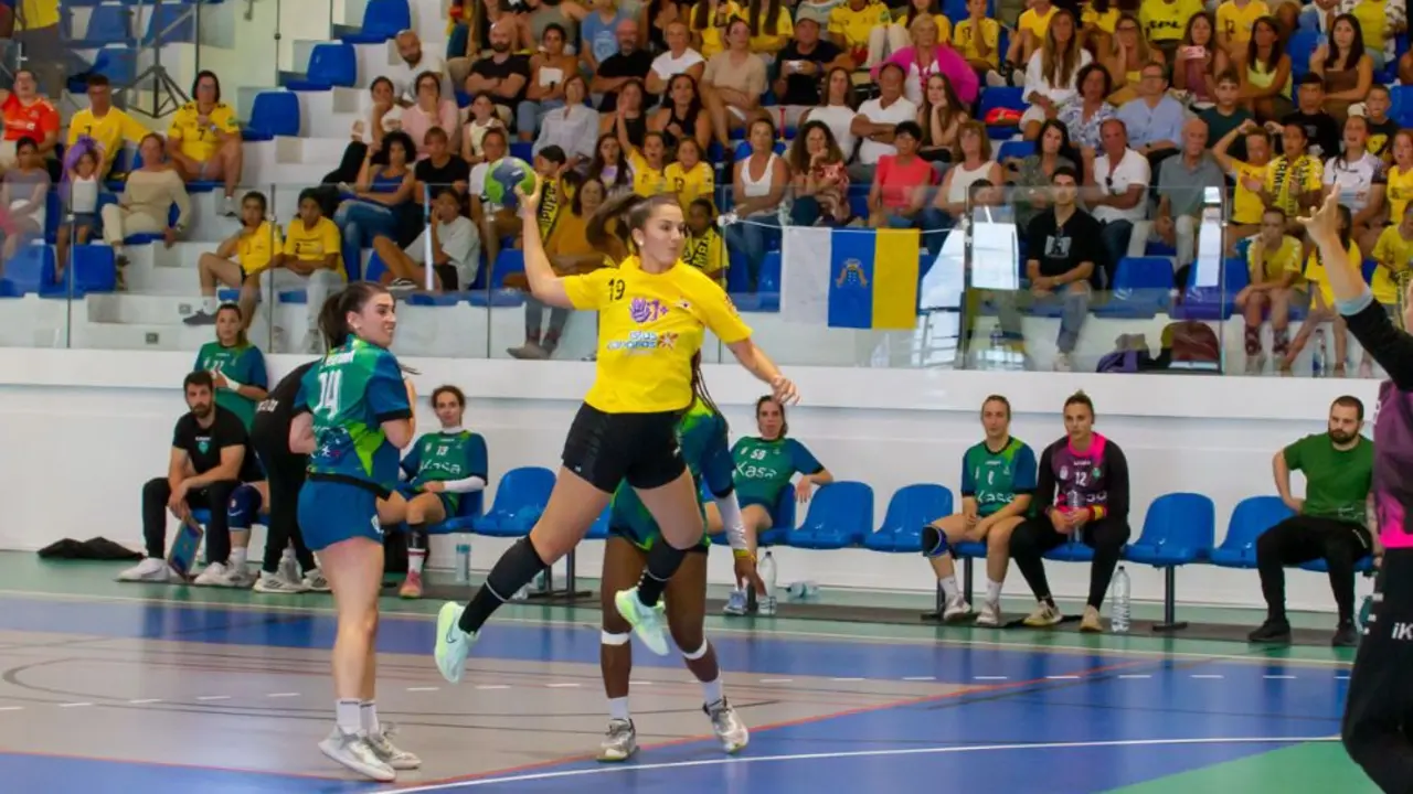 Un momento del partido del CB Puerto del Carmen