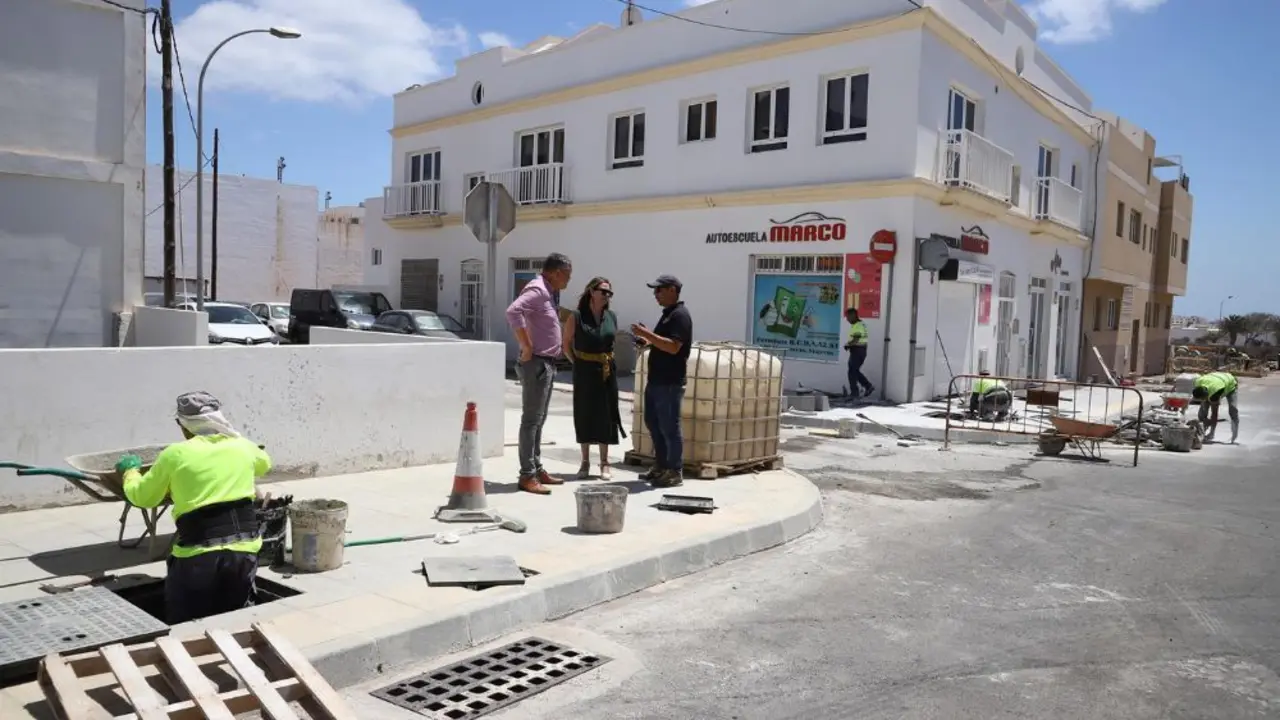 La presidenta del Cabildo visita obras en Arrecife