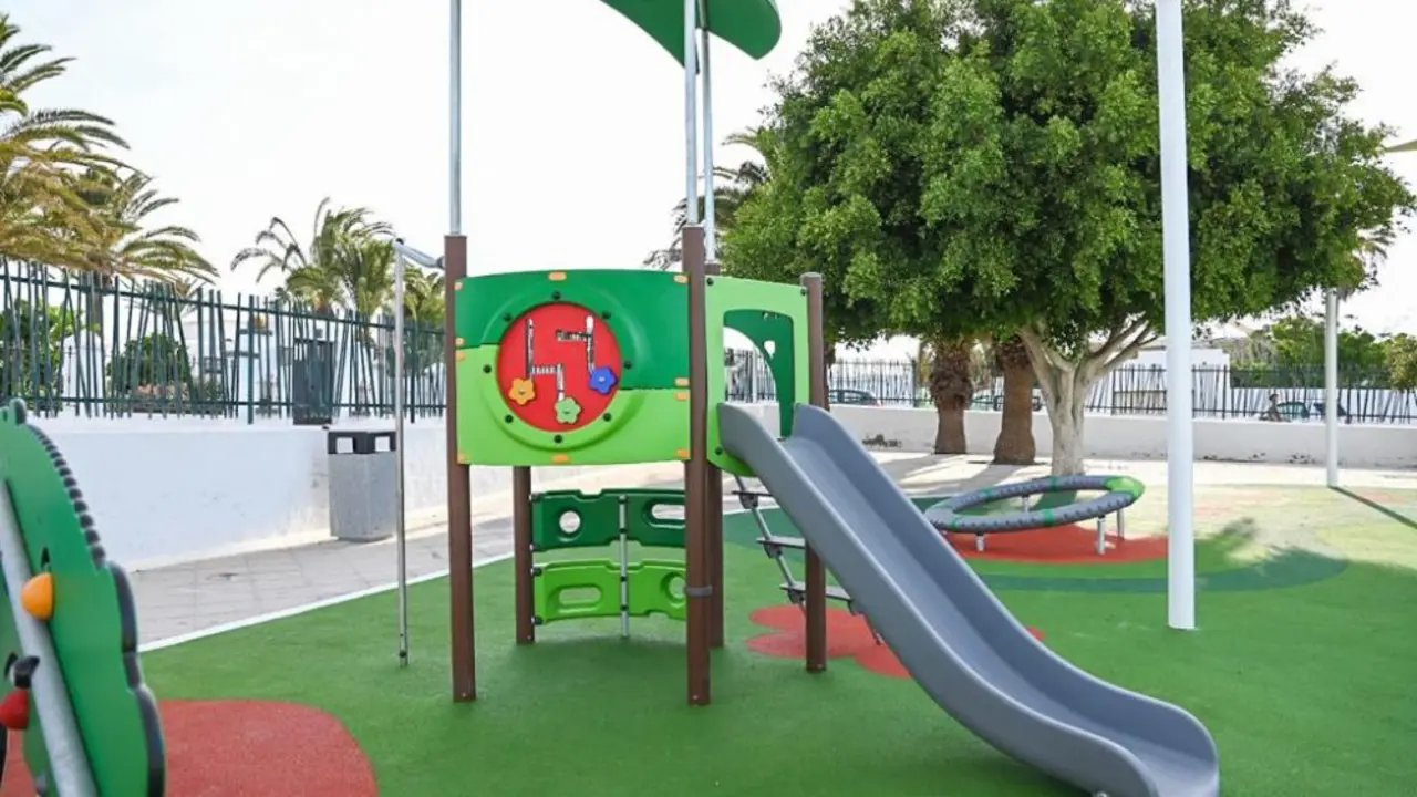 El parque infantil de La Plazoleta, en Playa Honda