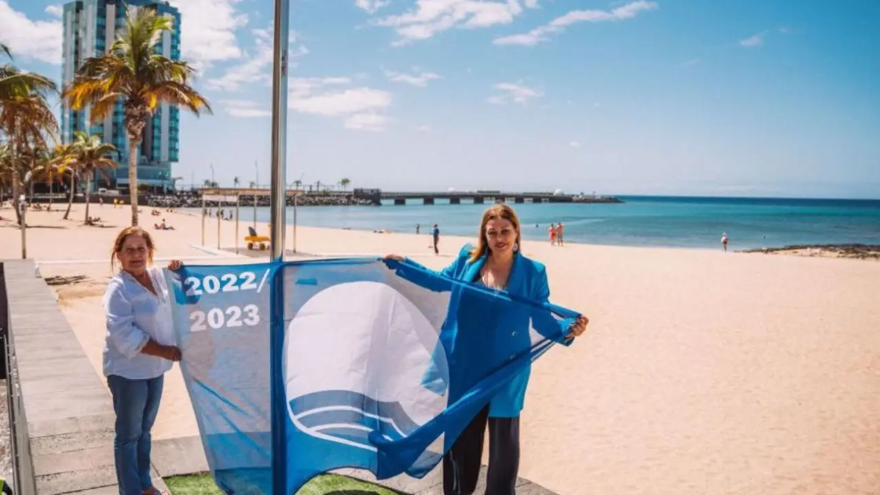 La playa del Reducto mantiene la bandera azul