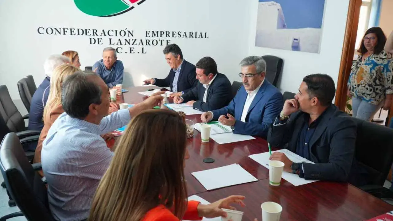 Reunión Román Rodríguez y Óscar Noda con la CEL