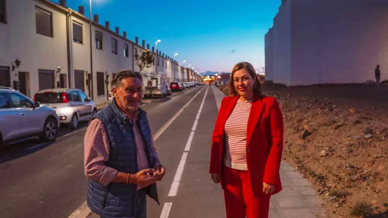 Alcaldesa y concejal de obras en Arrecife