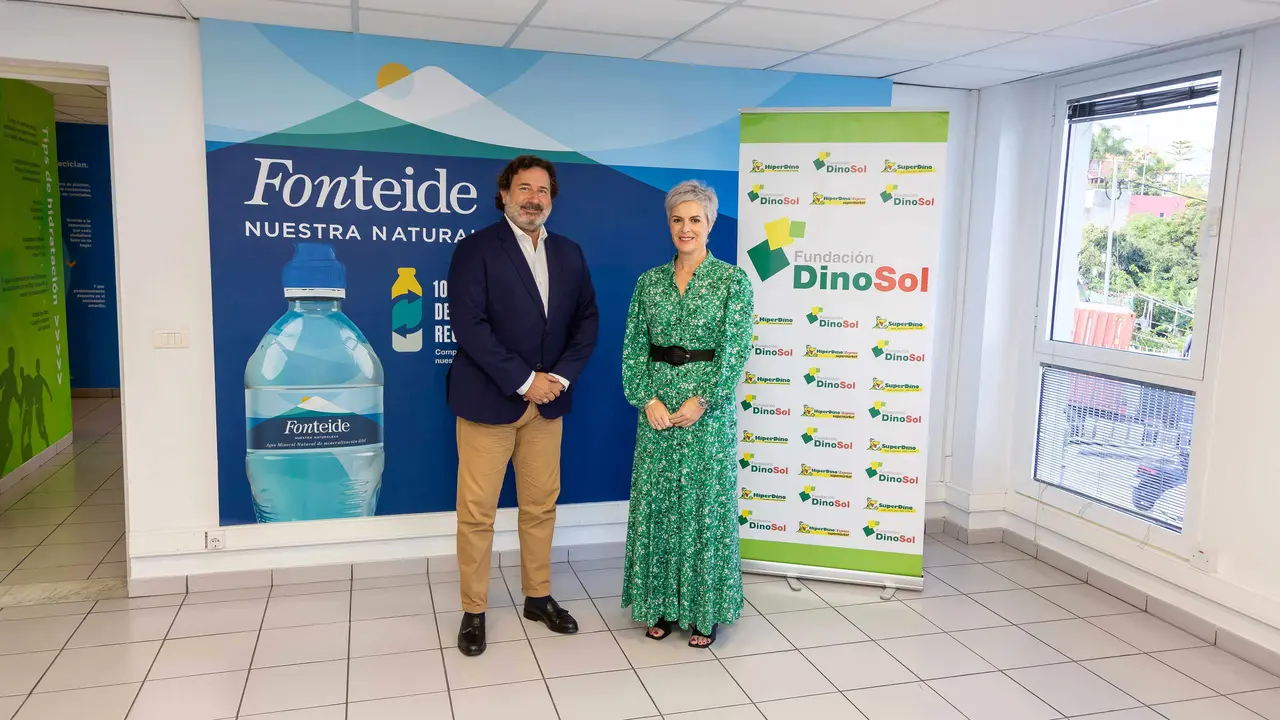 Fernando Bustamente y Virginia &Aacute;vila formalizaron la nueva colaboraci&oacute;n en la sede de Fonteide en Santa Cruz de Tenerife