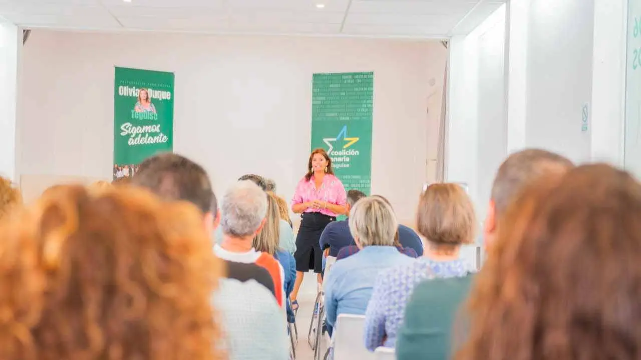 Olivia Duque en un mitin en Costa Teguise