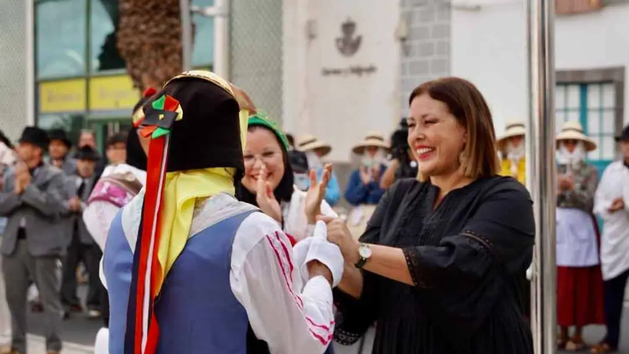Izado de bandera por el Día de Canarias en Arrecife