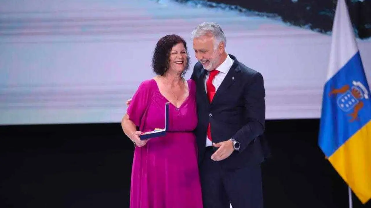 Entrega Medalla de Oro de Canarias a Los Buches y Las Revoltosas