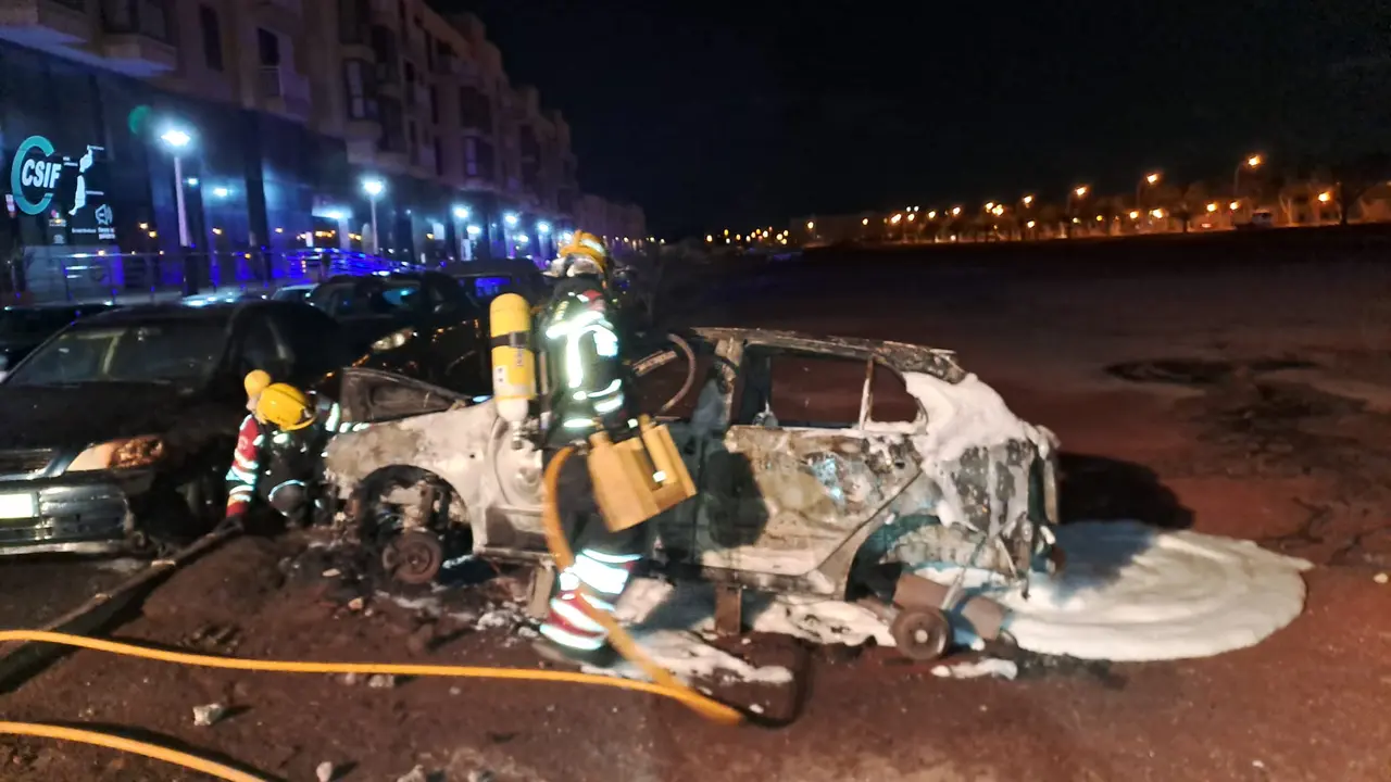 Incendio de coche en la calle Triana