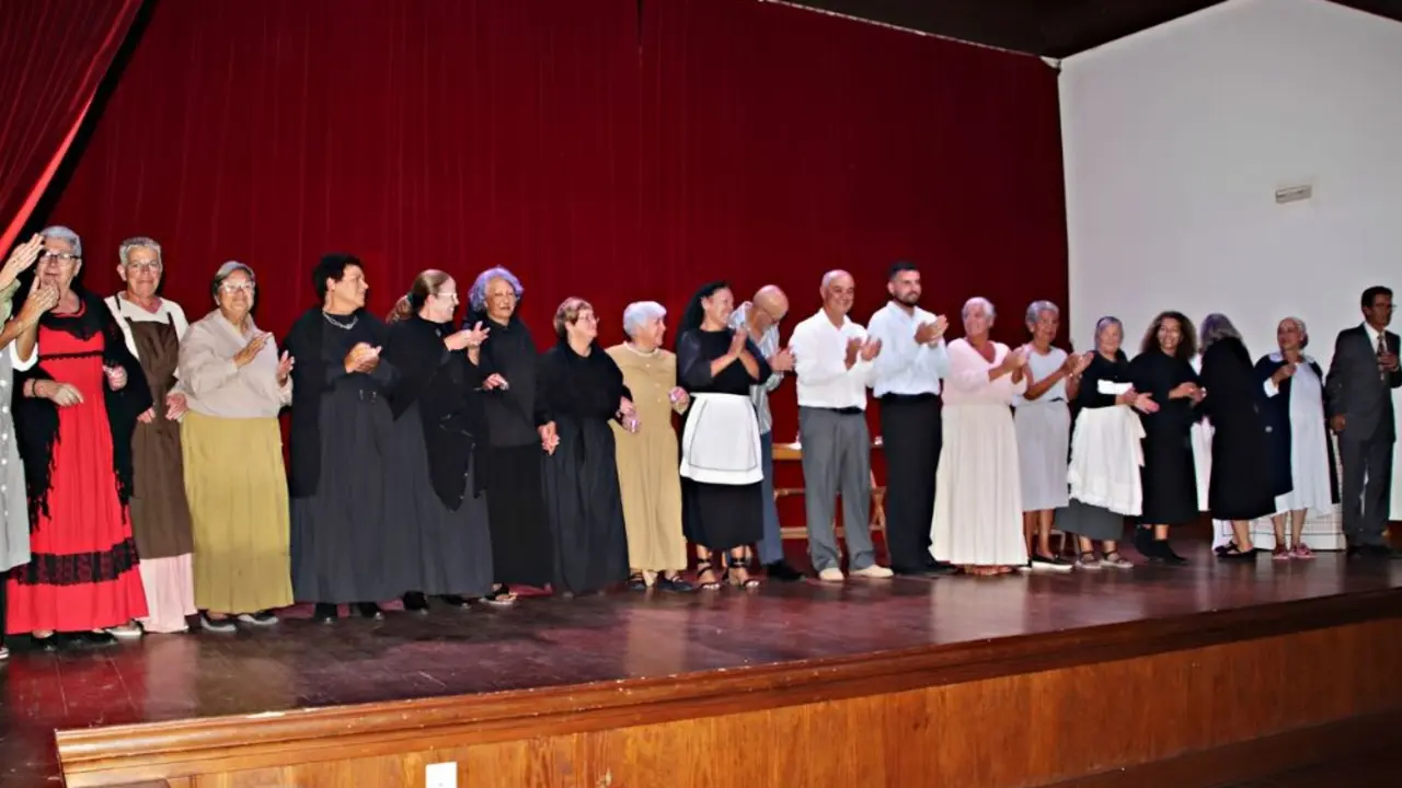 Mayores en el teatro de Yaiza