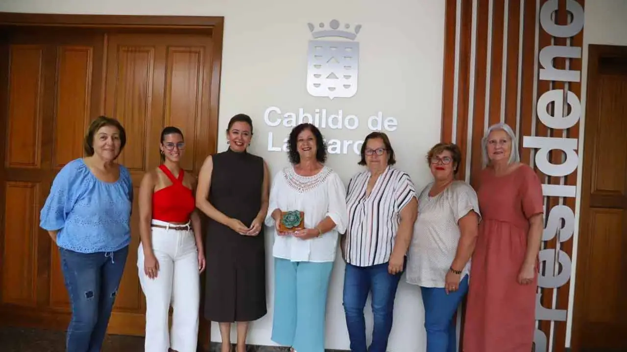 Mar&iacute;a Dolores Corujo recibe a Las Revoltosas