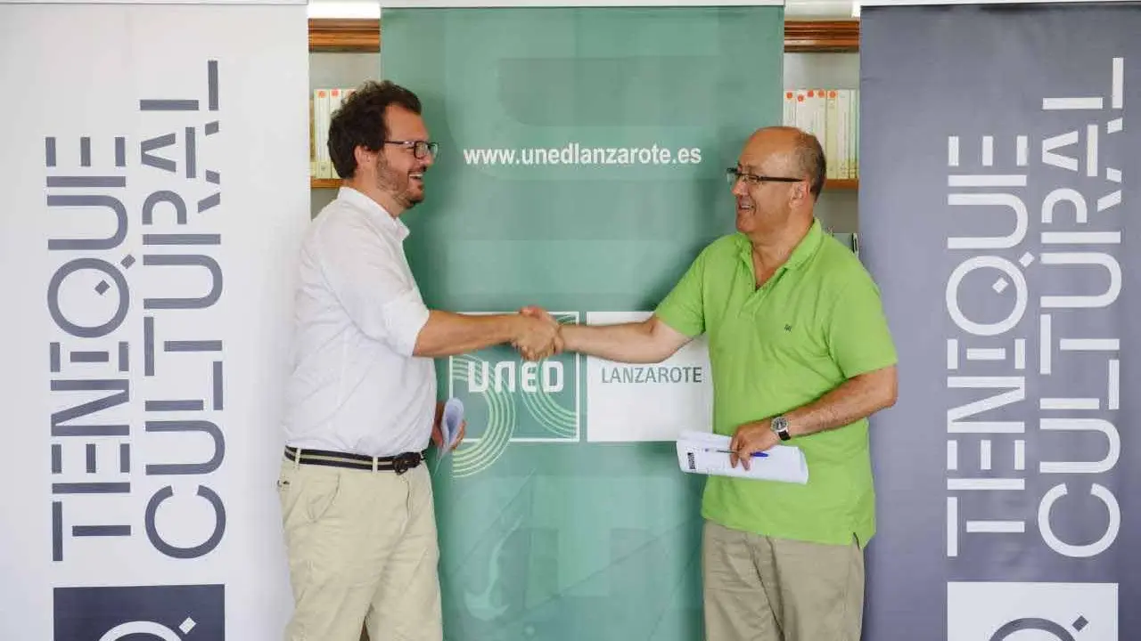 Convenio entre Tenique y la UNED