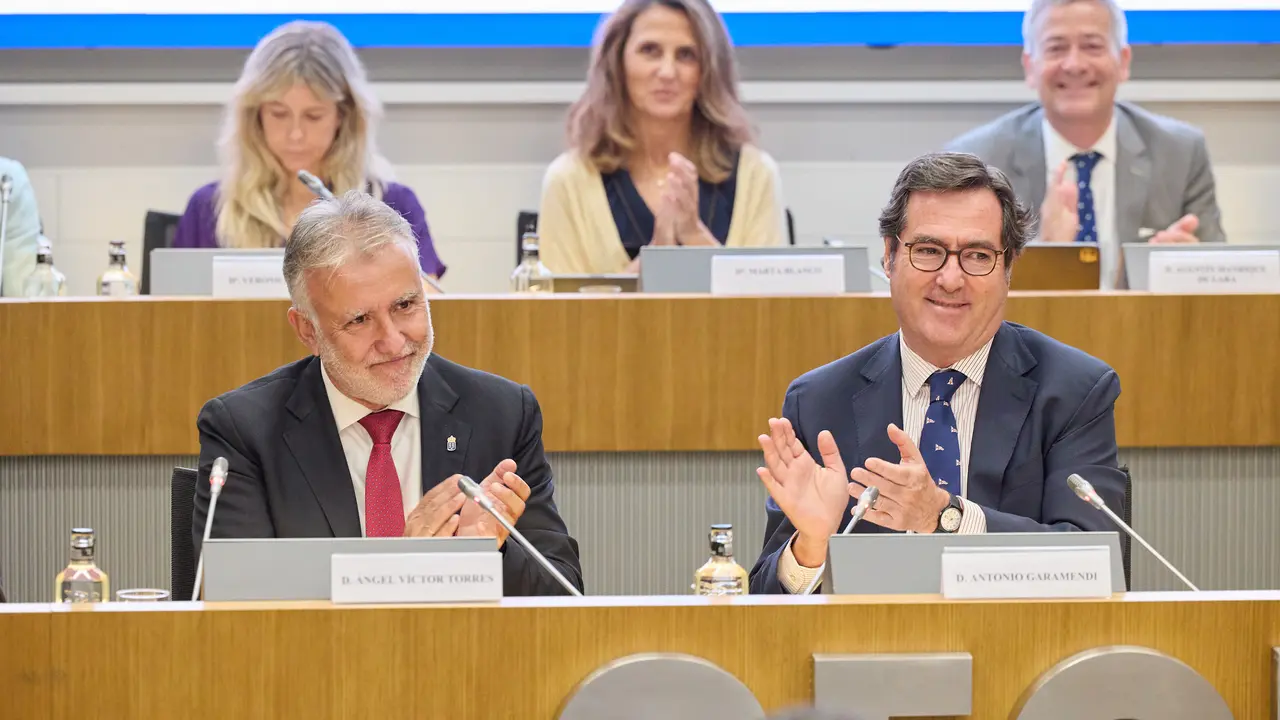 Ángel Víctor Torres, Madrid, Canarias África.