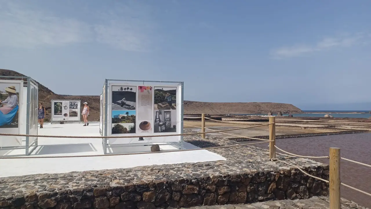 Exposición 'La Lucha por el Agua' en Salinas de Janubio.