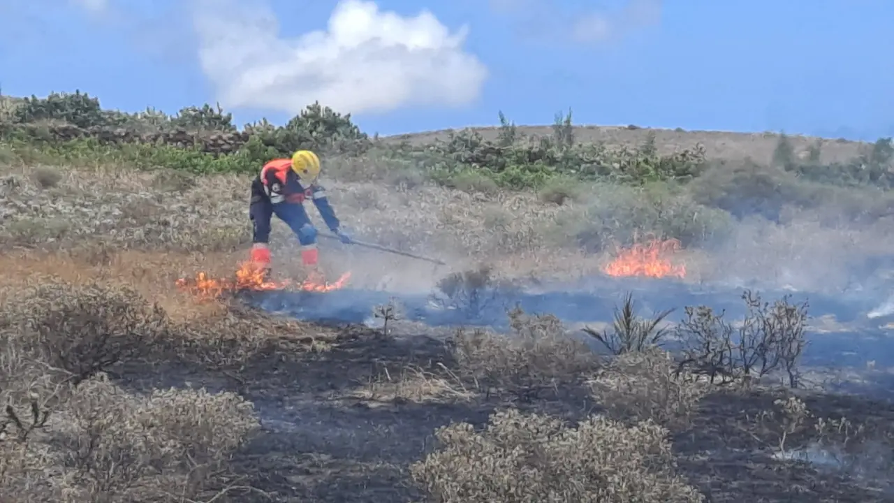 Bomberos en acci&oacute;n.
