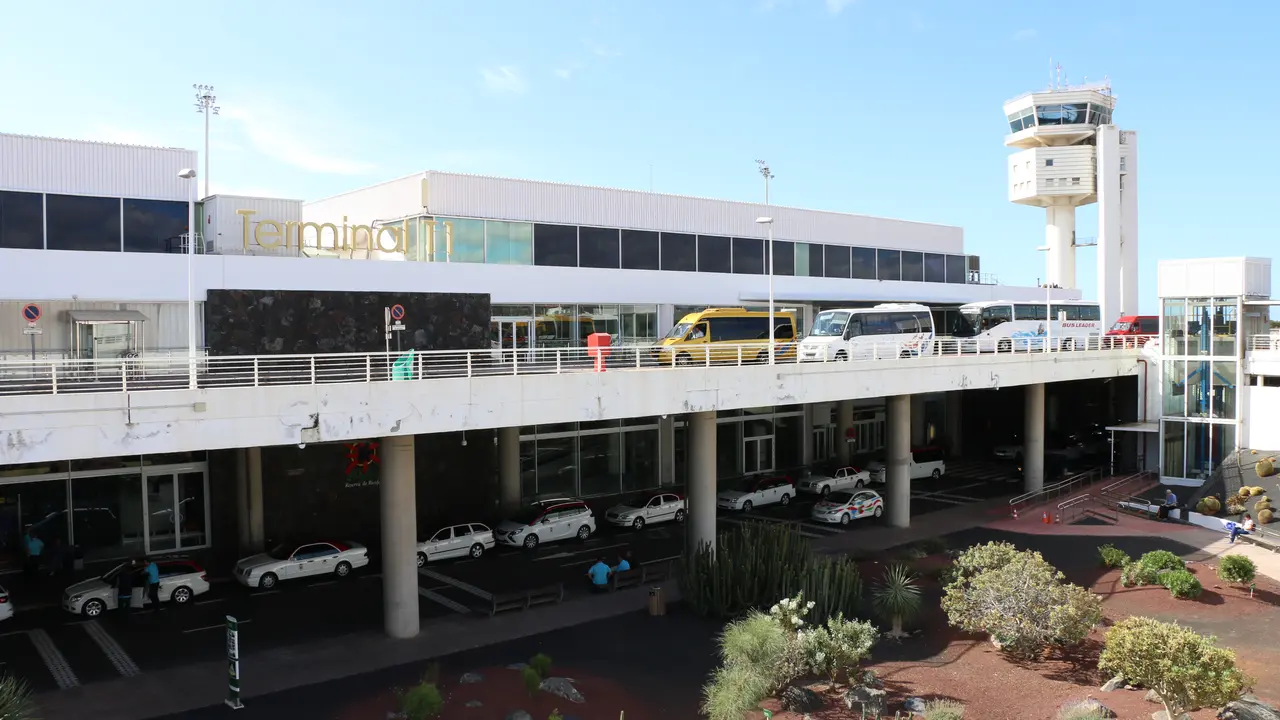 Torre de control del aeropuerto de Lanzarote.