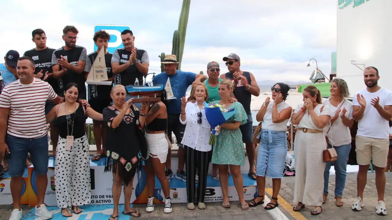 Reconocimiento a Joaquín Caraballo en Playa Blanca.